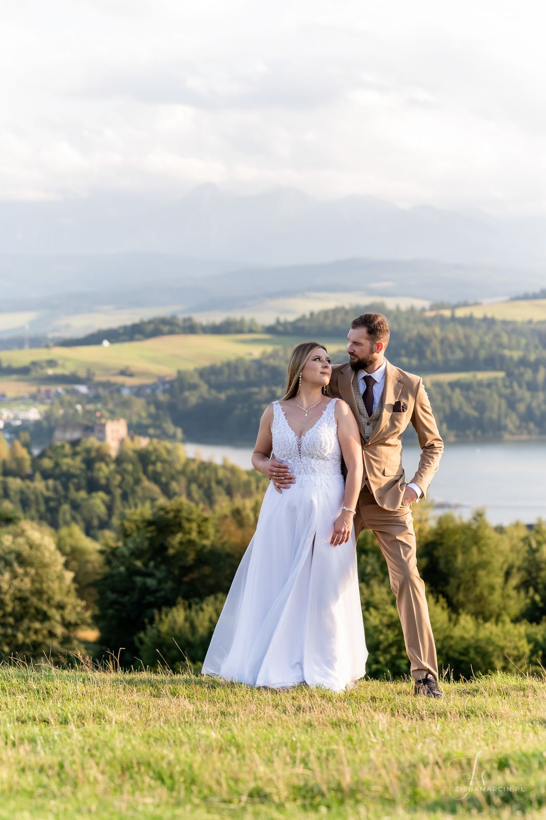 Sesja ślubna z widokiem na Jezioro Czorsztyńskie, fotograf ślubny Pieniny
