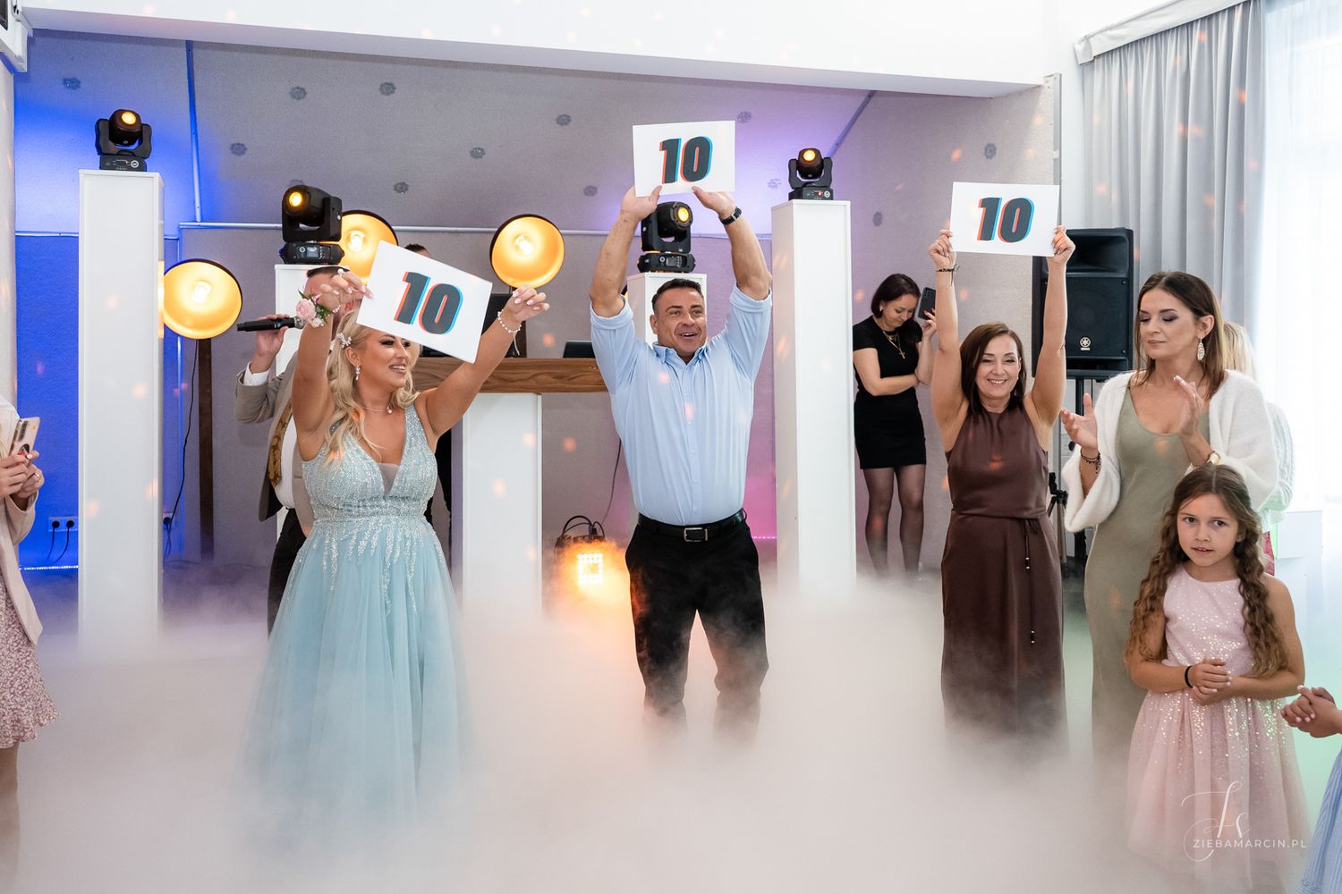 Pierwszy taniec pary młodej na 10-tkę, fotograf ślubny Zawierzbie