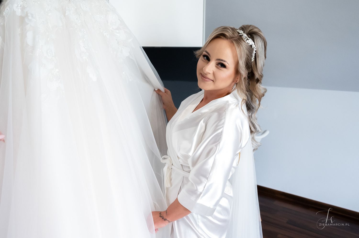 Przygotowania panny młodej w stylu glamour, fotografia ślubna Tarnów i okolice