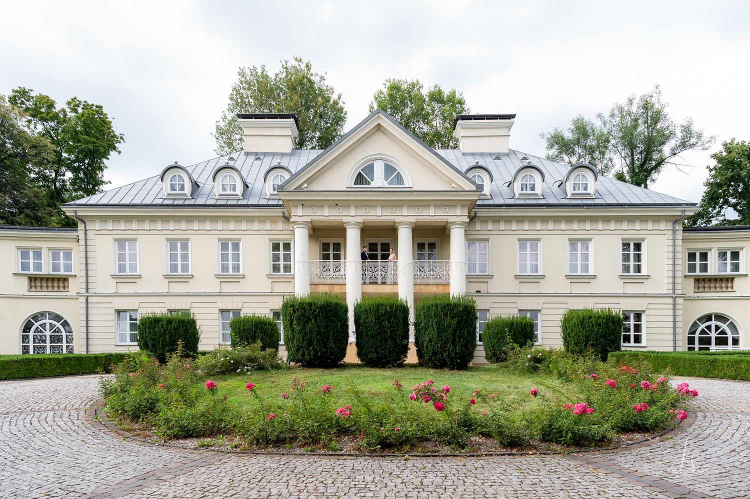 Romantyczna sesja ślubna w pałacu, fotografia ślubna Bochnia