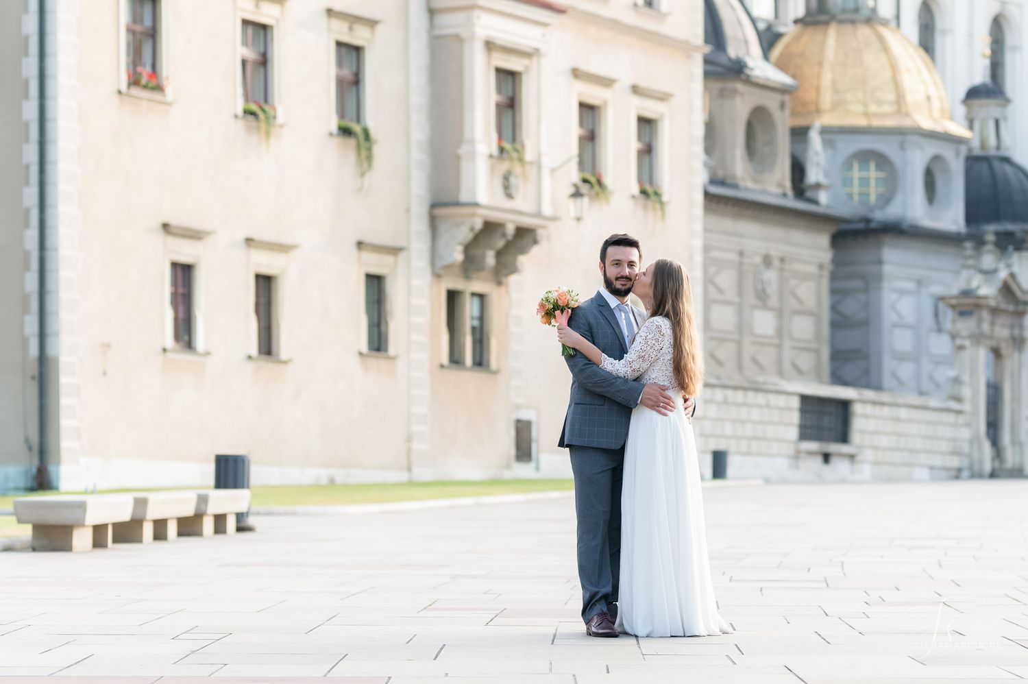 Złote poranne światło podczas sesji ślubnej w Krakowie, fotograf Kraków