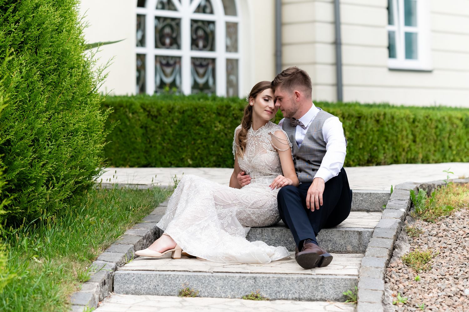 Romantyczna sesja ślubna w pałacu, naturalna fotografia ślubna Smiłowice