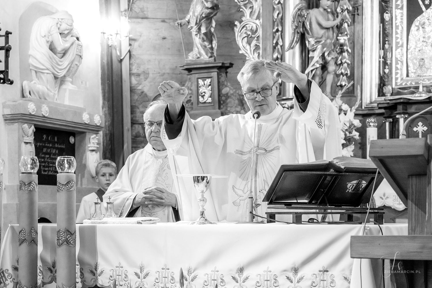 Błogosławię Was, element ceremonii ślubnej, kościół Modlnica, fotograf ślubny Kraków i okolice