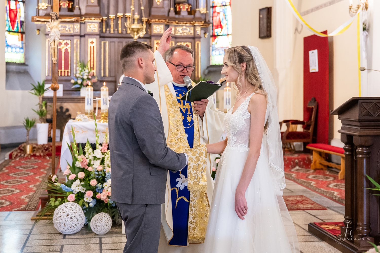 Ceremonia ślubna w kościele, fotograf ślubny Dębica