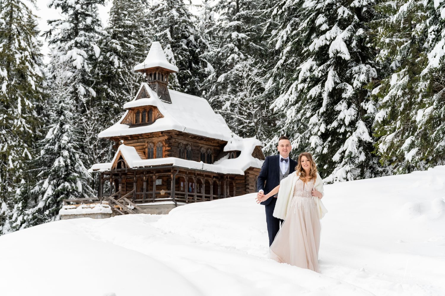 Zimowe zdjęcia ślubne w górach na Podhalu, fotograf ślubny Zakopane