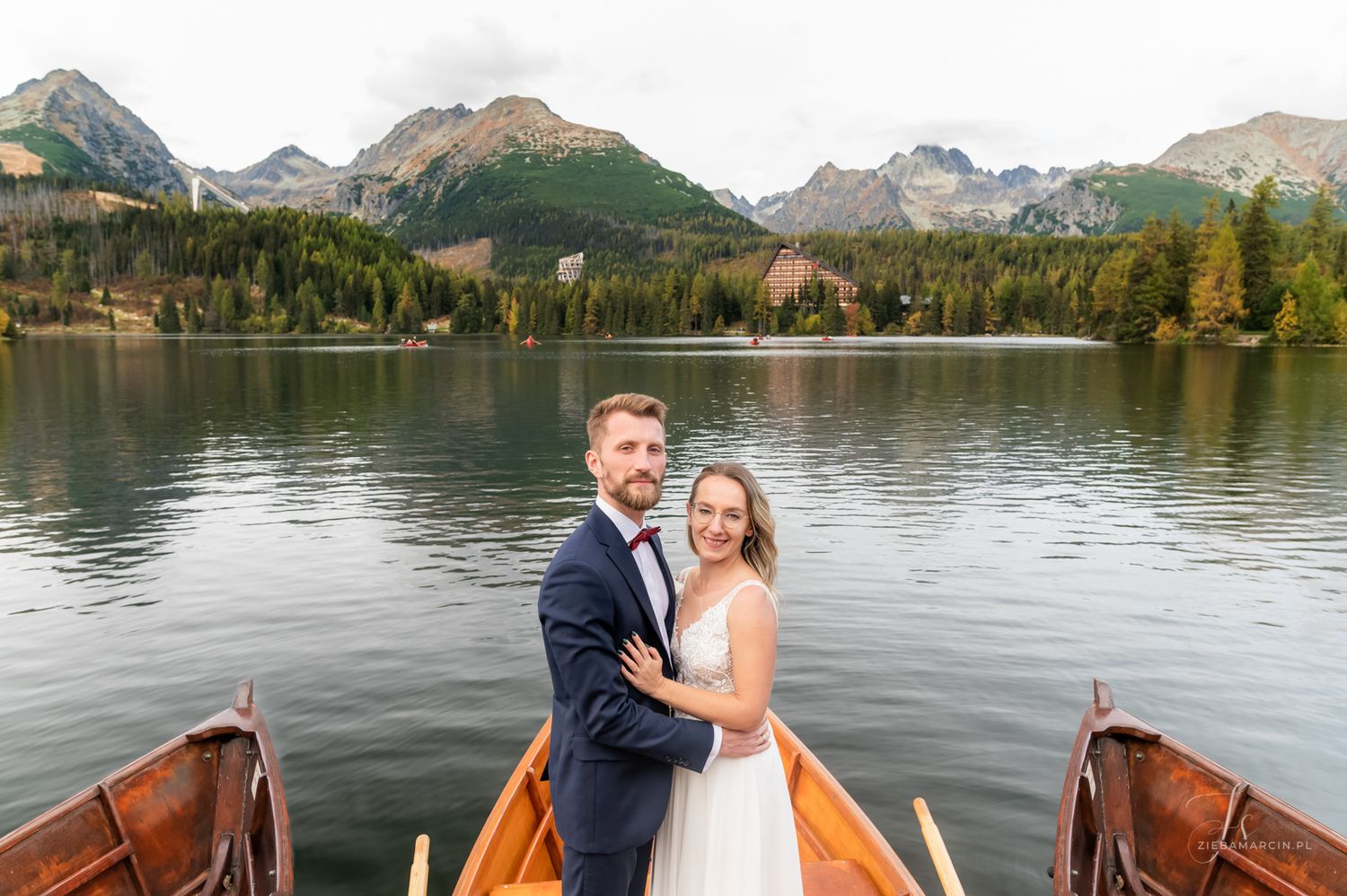Zagraniczna sesja plenerowa pary młodej z widokiem na Tatry, fotograf Zakopane