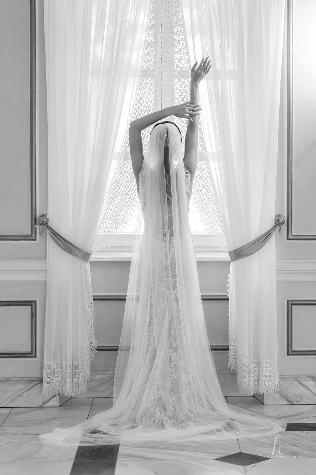 Panna młoda w pałacu, fotografia ślubna glamour Bochnia