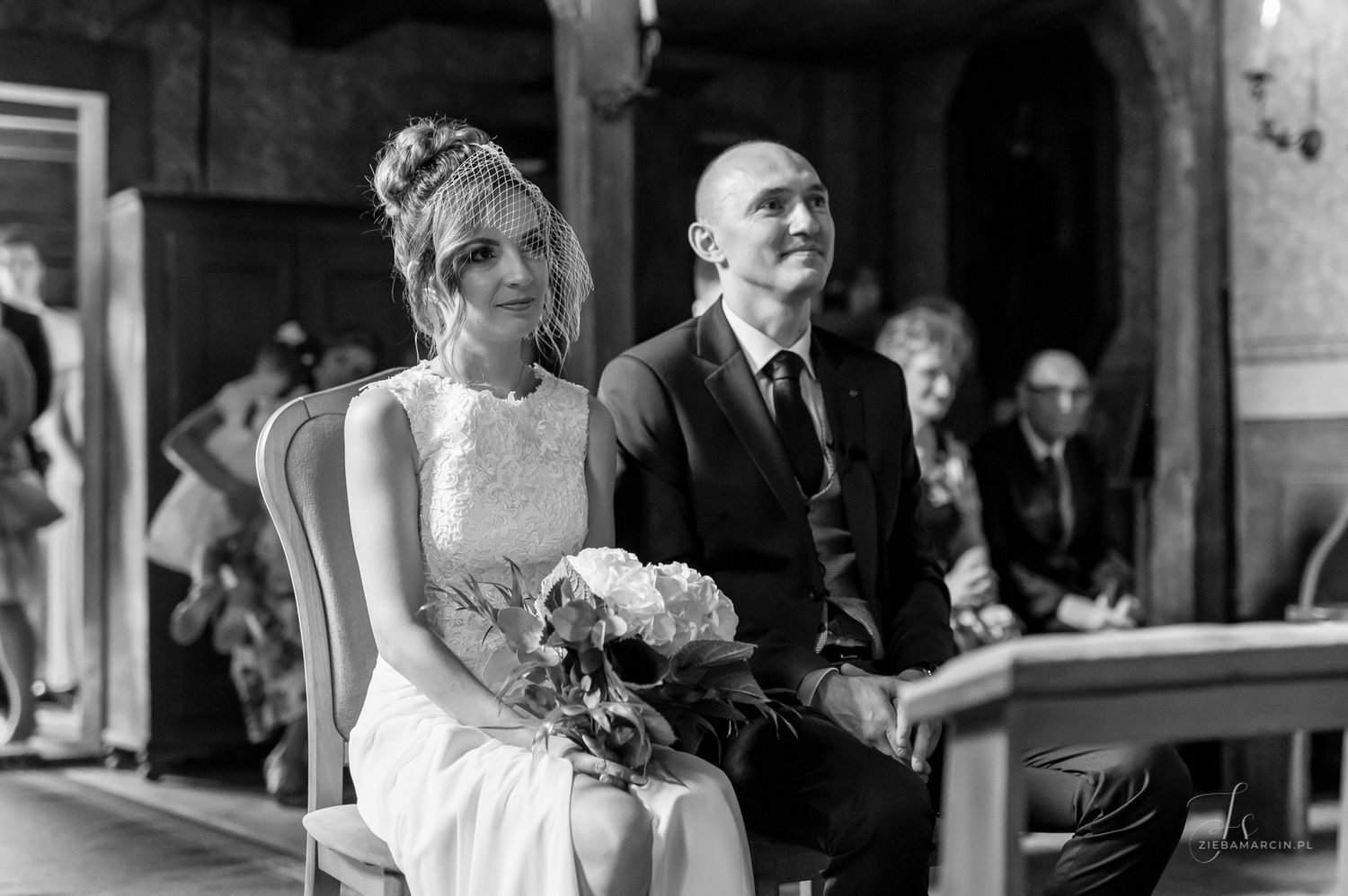 Ślub pary młodej w zabytkowym, drewnianym kościele, fotograf ślubny Łańcut