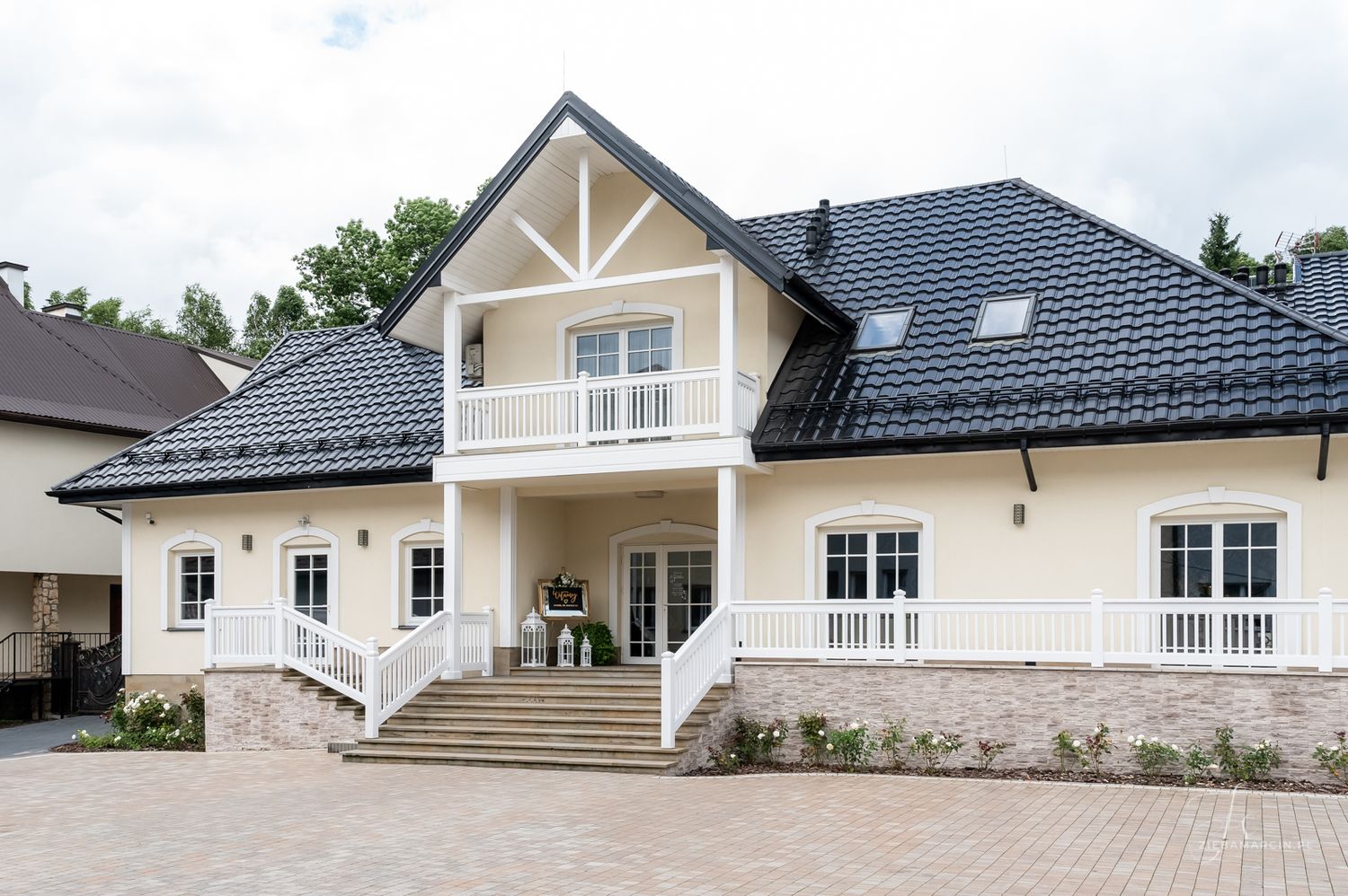 Jasna i przestronna sala weselna 