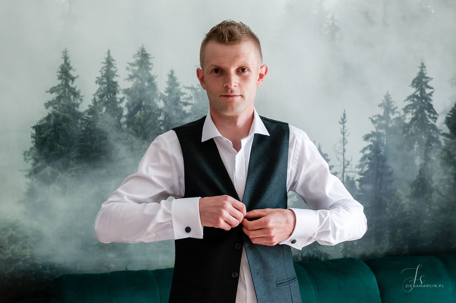 Pan młody, przygotowania ślubne, fotografia ślubna Jasło