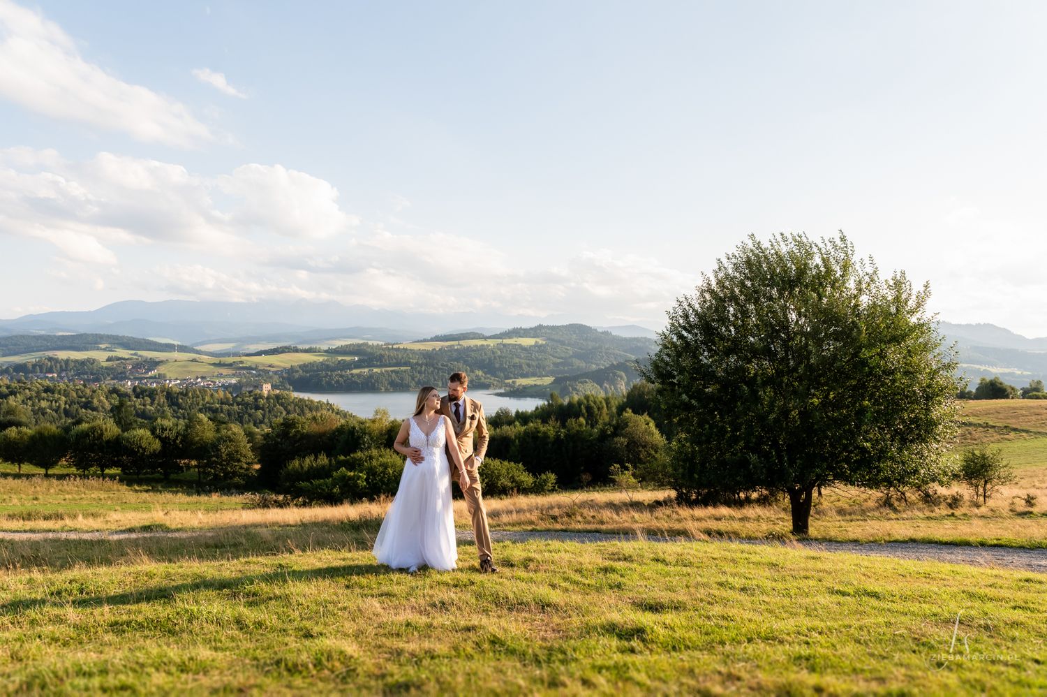 Sesja ślubna z widokiem na Jezioro Czorsztyńskie, fotograf ślubny Pieniny