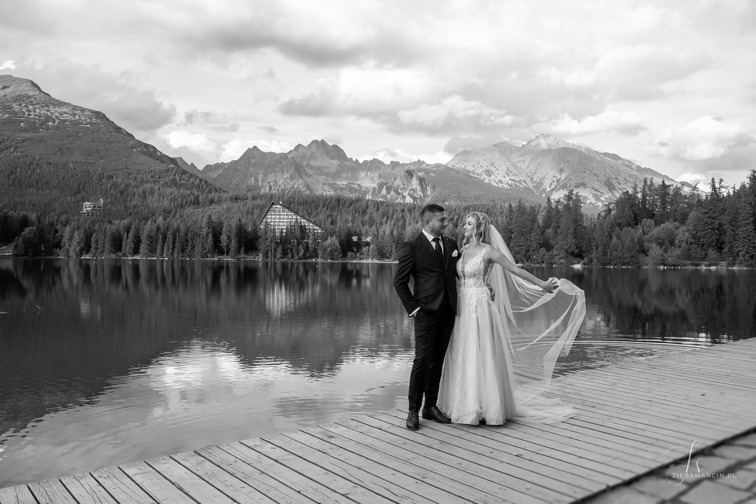 Szczyrbskie Jezioro idealne miejsce na sesję ślubną z widokiem na Tatry, na jezioro, fotograf ślubny Tatry