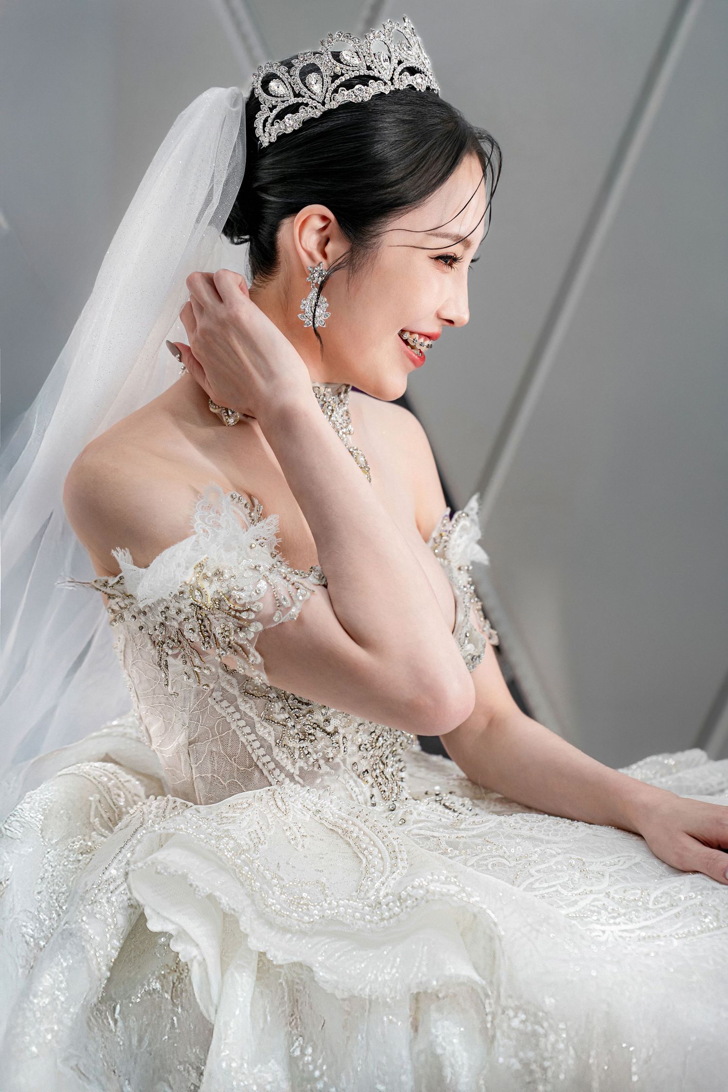 A bride in an elegant lace wedding gown poses gracefully in a series of romantic bridal portraits.