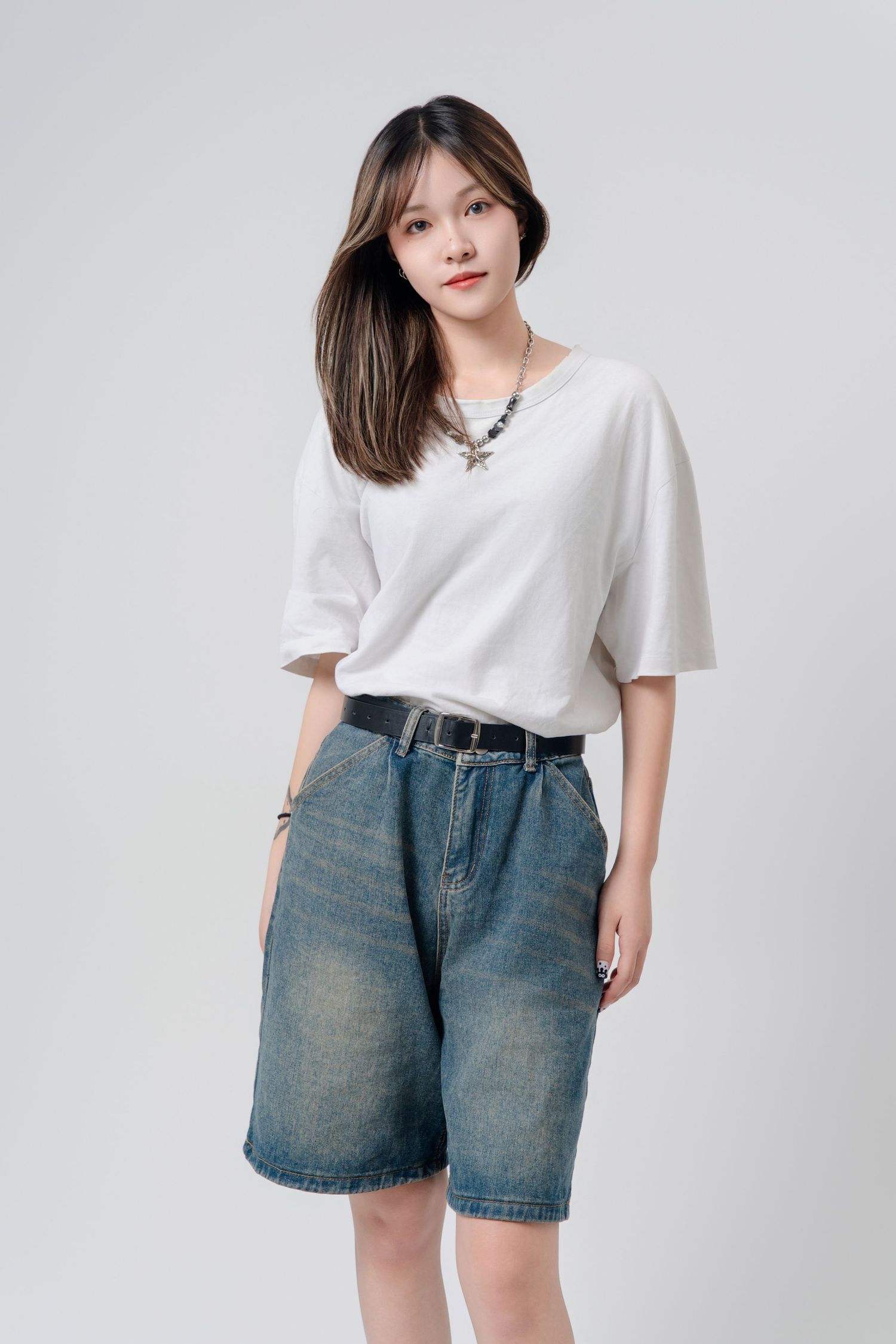 Casual summer outfit featuring white t-shirt and relaxed-fit denim bermuda shorts shown from different angles against light background.