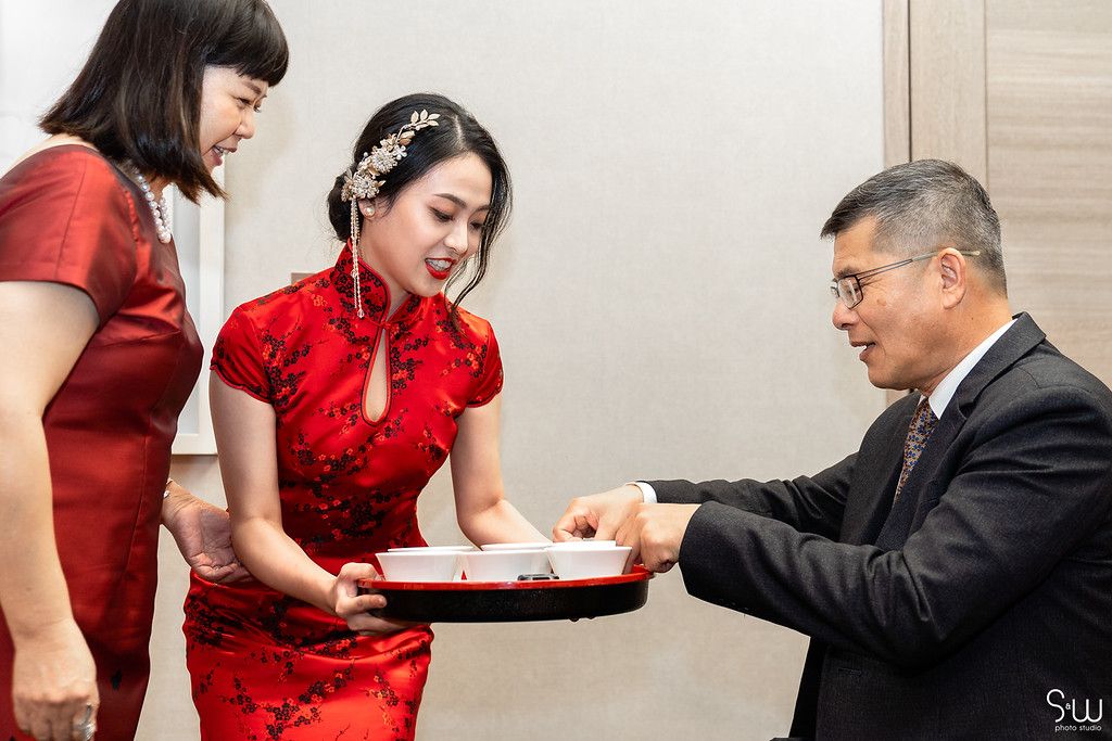 A traditional Chinese tea ceremony being performed during a wedding celebration.