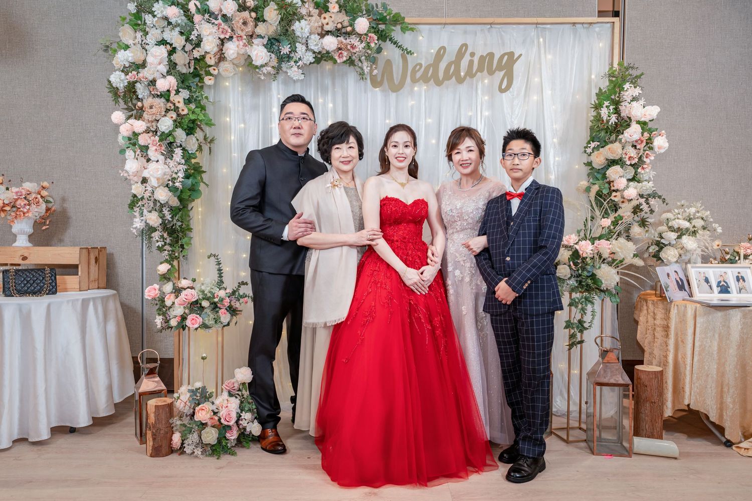 Wedding reception venue decorated with pink floral arrangements and gold accents creates an elegant atmosphere.