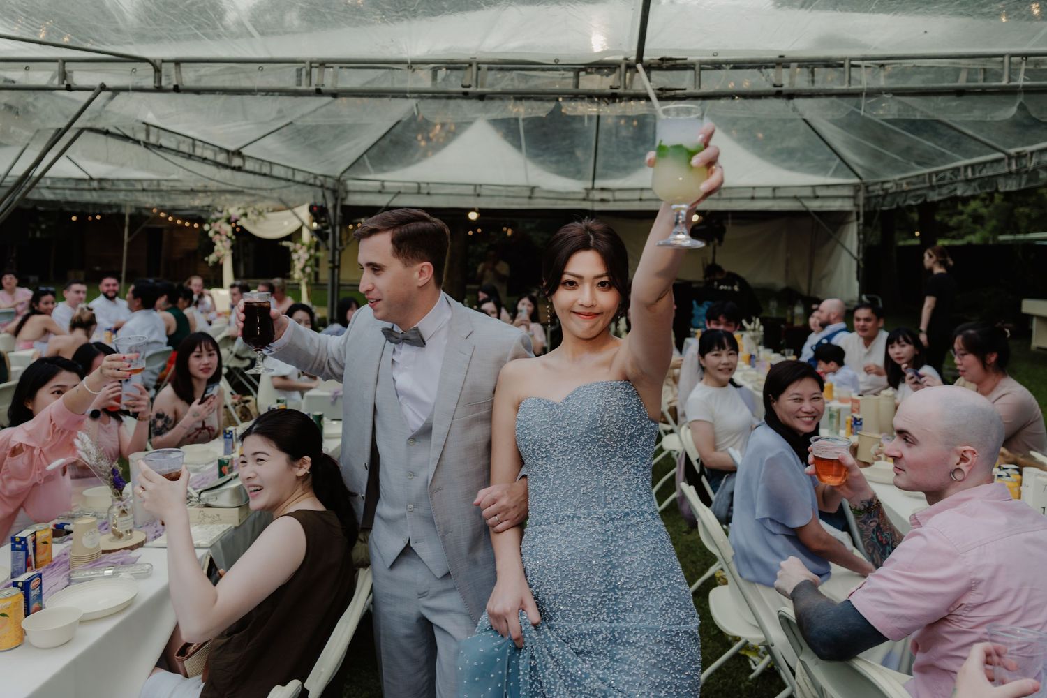 Couple celebrates at elegant outdoor wedding reception under white tent with guests raising glasses in toast.

台北婚禮攝影
婚禮攝影師
戶外婚禮
婚禮紀實
婚攝推薦
台