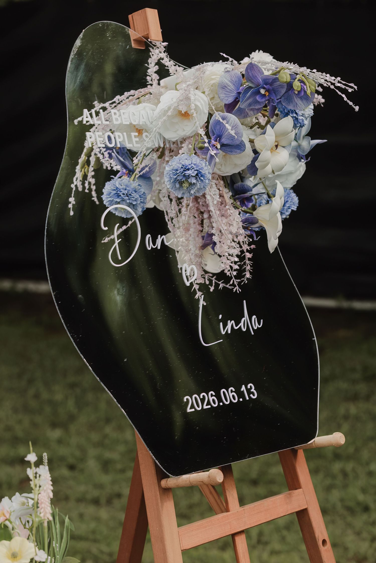 Elegant wedding welcome sign with blue and white floral arrangement for Dan and Linda, dated 2026.06.13.台北婚禮攝影
婚禮攝影師
戶外婚禮
婚禮紀實
婚攝推薦
台灣婚禮攝影
自