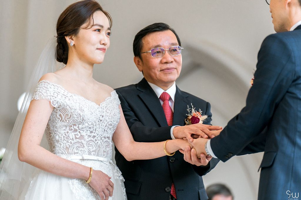 教堂證婚 教堂婚禮 戶外證婚 證婚 證婚儀式  婚禮攝影 婚紗攝影 婚禮攝影師 婚紗攝影師 婚禮攝影師推薦 婚紗攝影師推薦 台北攝影師 台灣攝影師 證婚 戶外證婚 文定 文定儀式 迎娶 訂結同天 結婚照 活動紀錄 人像寫真 專業形象照 韓式證件照 法式復古 法式復古婚紗 美式婚紗