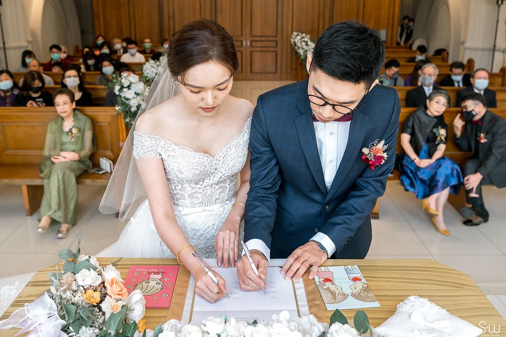 教堂證婚 教堂婚禮 戶外證婚 證婚 證婚儀式  婚禮攝影 婚紗攝影 婚禮攝影師 婚紗攝影師 婚禮攝影師推薦 婚紗攝影師推薦 台北攝影師 台灣攝影師 證婚 戶外證婚 文定 文定儀式 迎娶 訂結同天 結婚照 活動紀錄 人像寫真 專業形象照 韓式證件照 法式復古 法式復古婚紗 美式婚紗