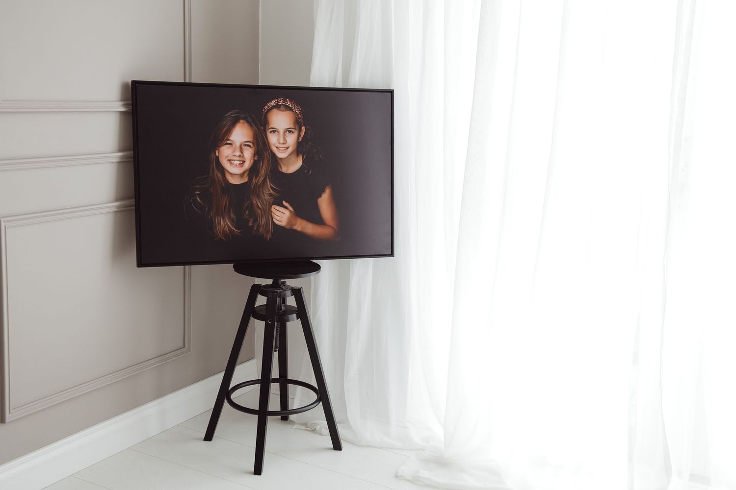 Portretfoto op scherm in lichte studio in Vught, professionele portretfotografie door Ringelberg Fotografie