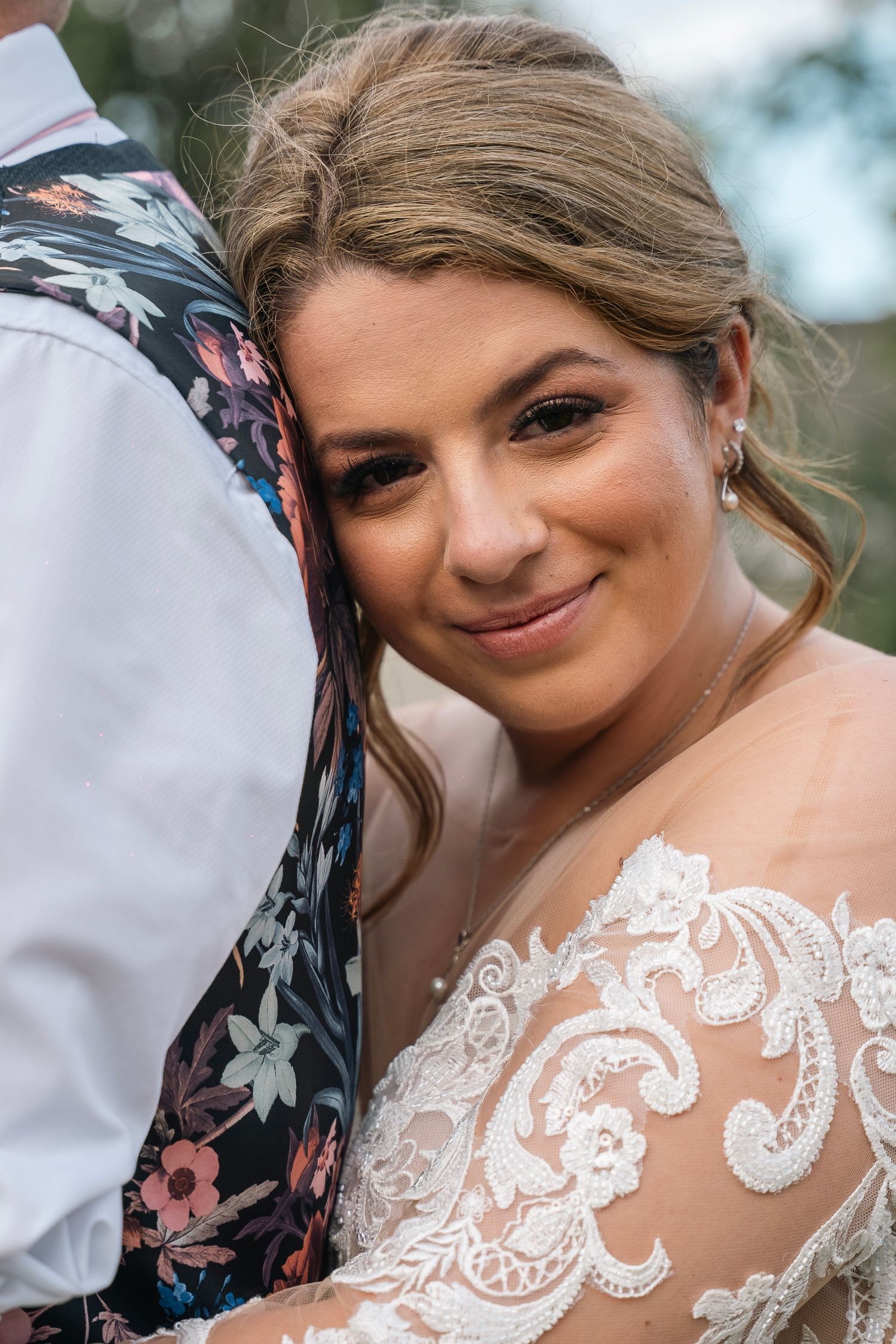 Bride hugging her groom in North frodgingham