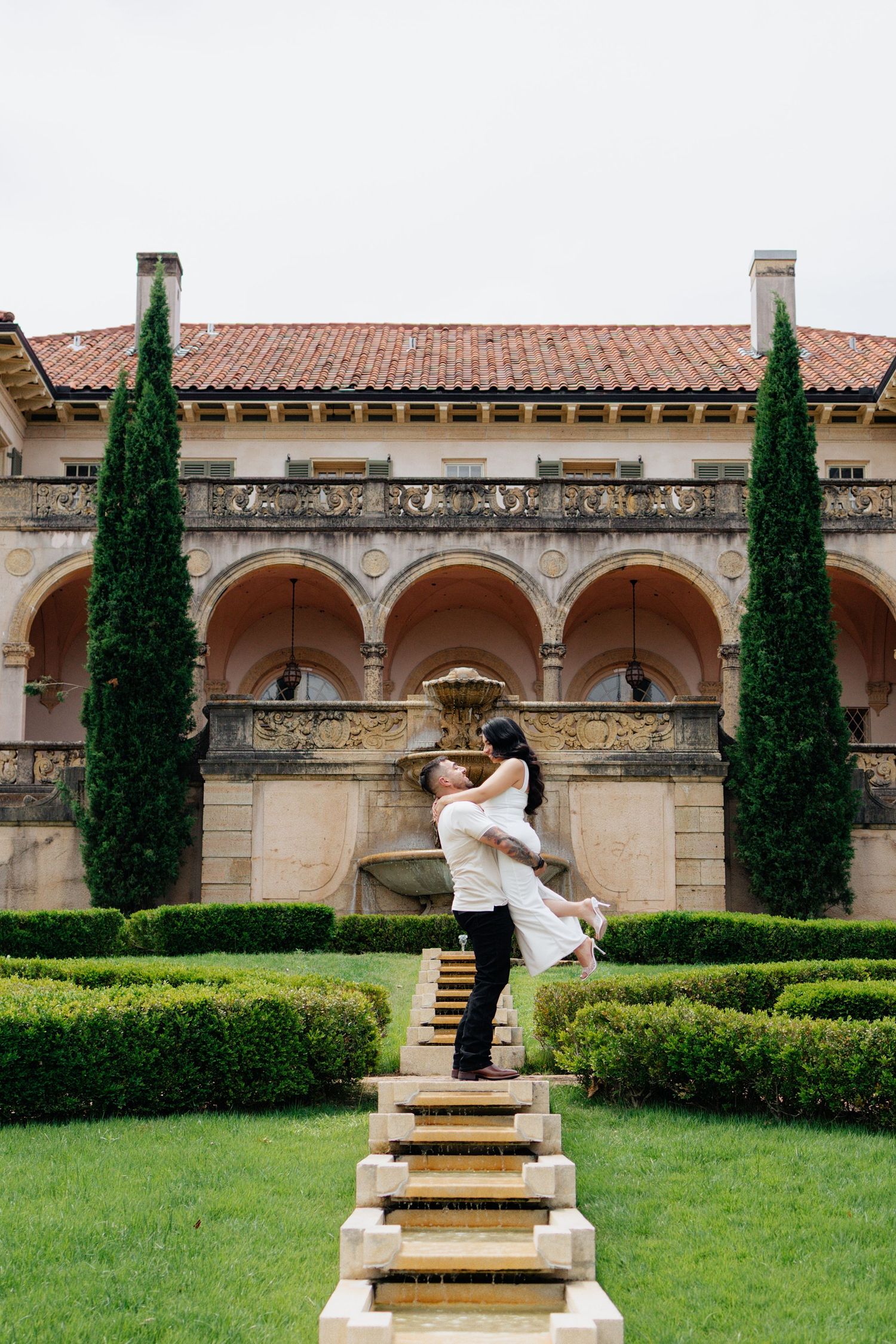 Mansion wedding venue. Engagement session. Bride and groom in green gardens. Philbrook museum of art, tulsa Oklahoma