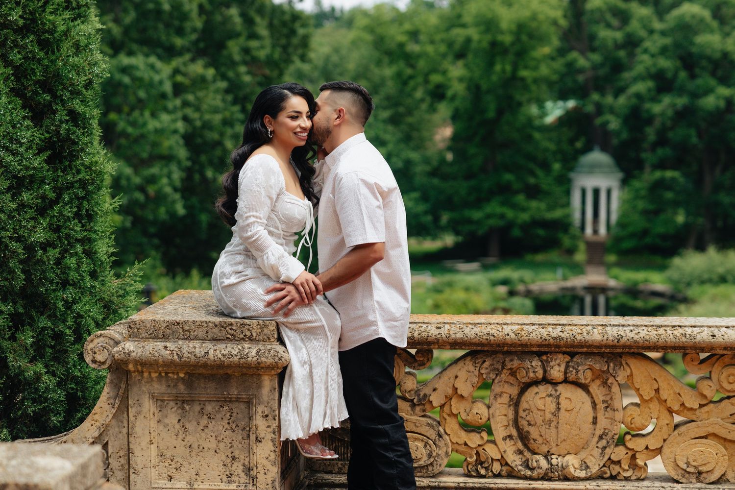 Mansion wedding venue. Engagement session. Bride and groom in green gardens. Philbrook museum of art, tulsa Oklahoma