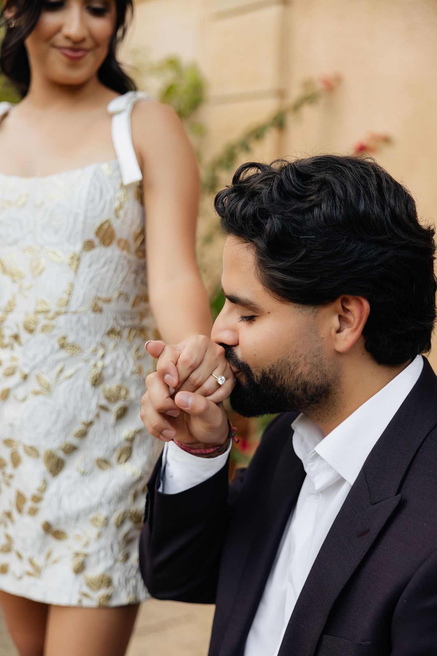 Italy inspired wedding. Engagement session in nature inspired by love and weddings. Philbrook museum of art in tulsa, oklahoma. Amor.
