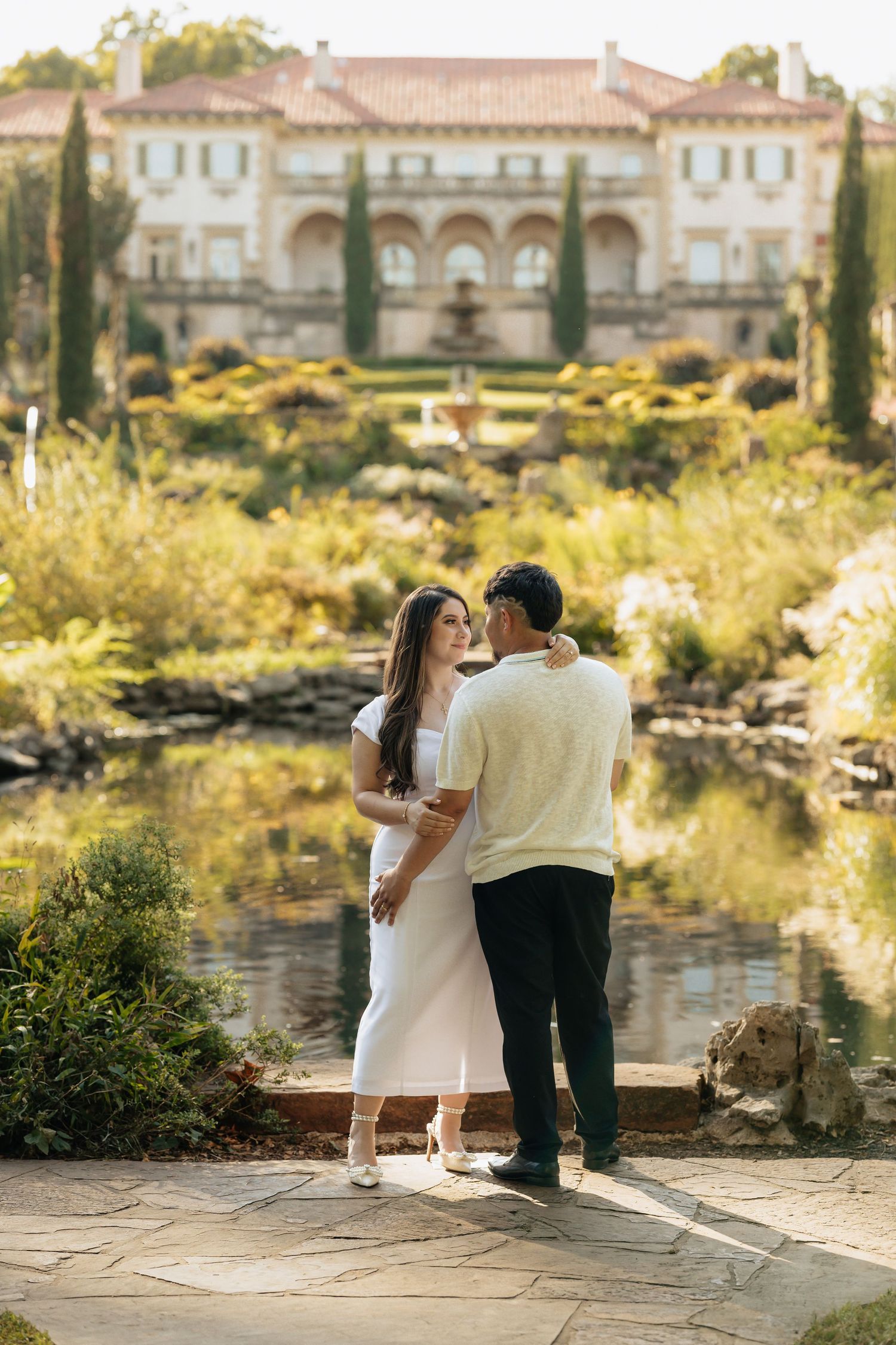 Hacienda inspired wedding. Engagement session in nature inspired by love and weddings. Philbrook museum of art in tulsa, oklahoma. Amor.