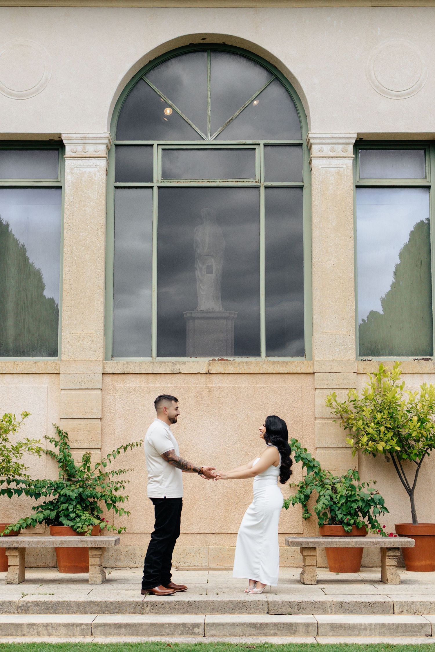 Mansion wedding venue. Engagement session. Bride and groom in green gardens. Philbrook museum of art, tulsa Oklahoma