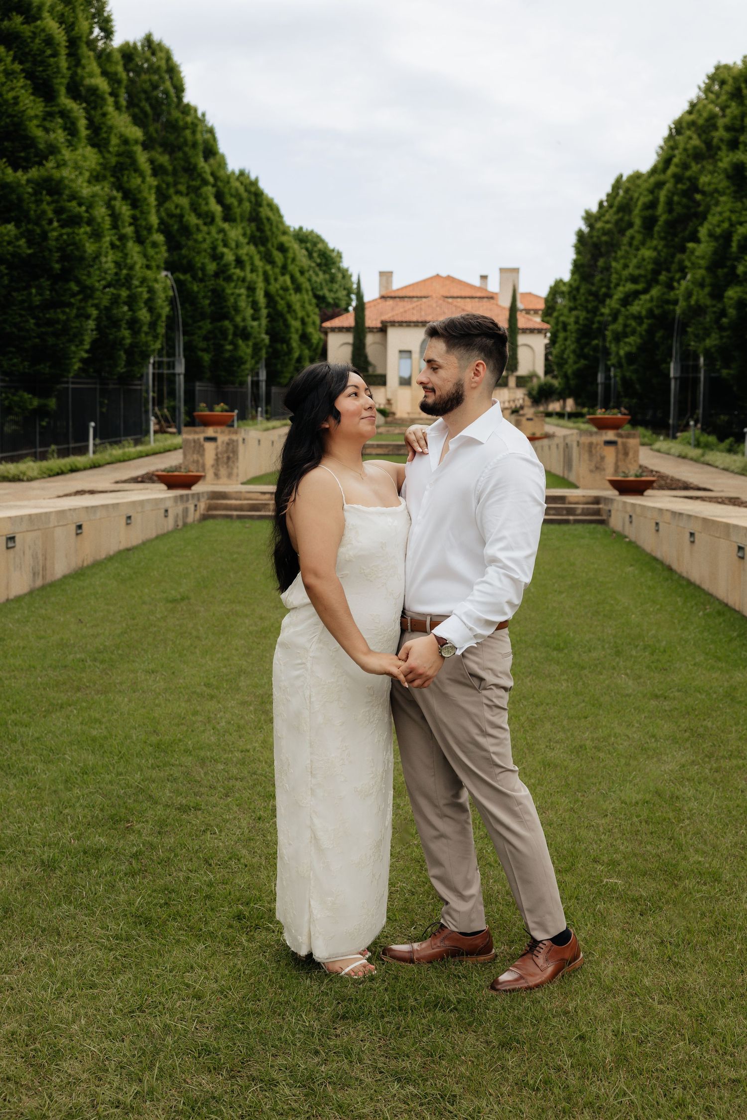 Italy inspired wedding. Engagement session in nature inspired by love and weddings. Philbrook museum of art in tulsa, oklahoma. Amor.