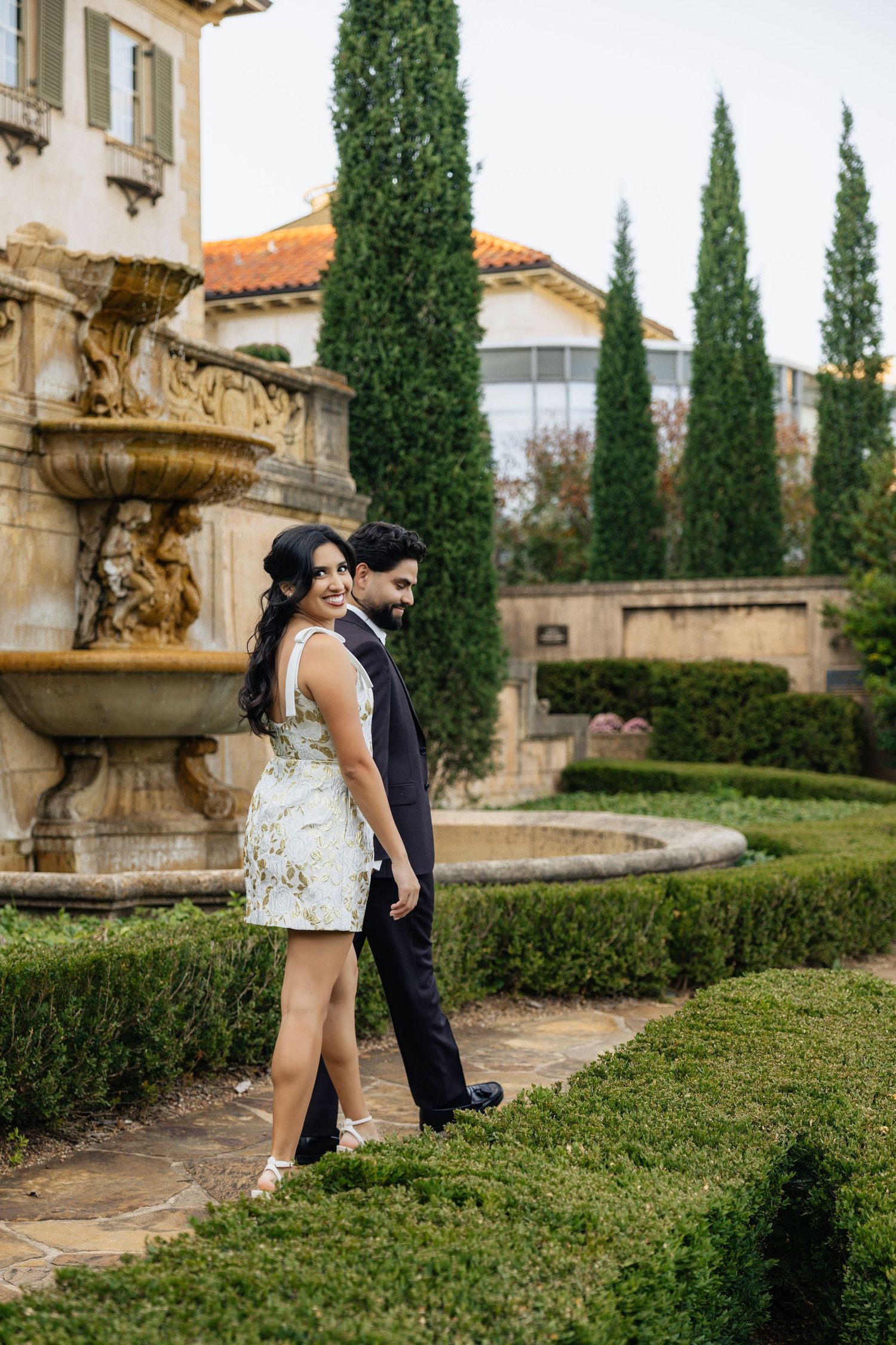 Hacienda inspired wedding. Engagement session in nature inspired by love and weddings. Philbrook museum of art in tulsa, oklahoma. Amor.