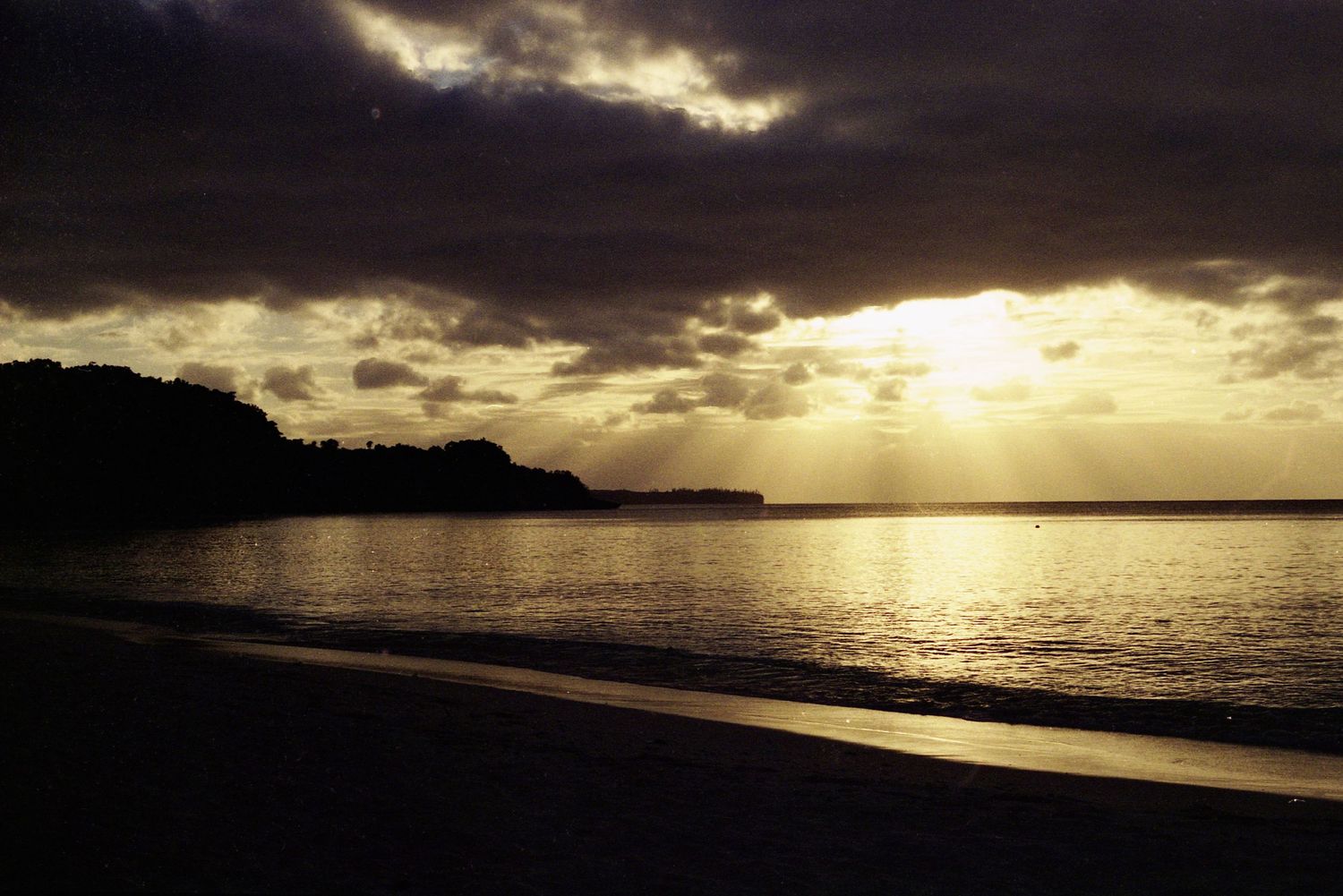 Photo argentique de la plage au coucher du soleil