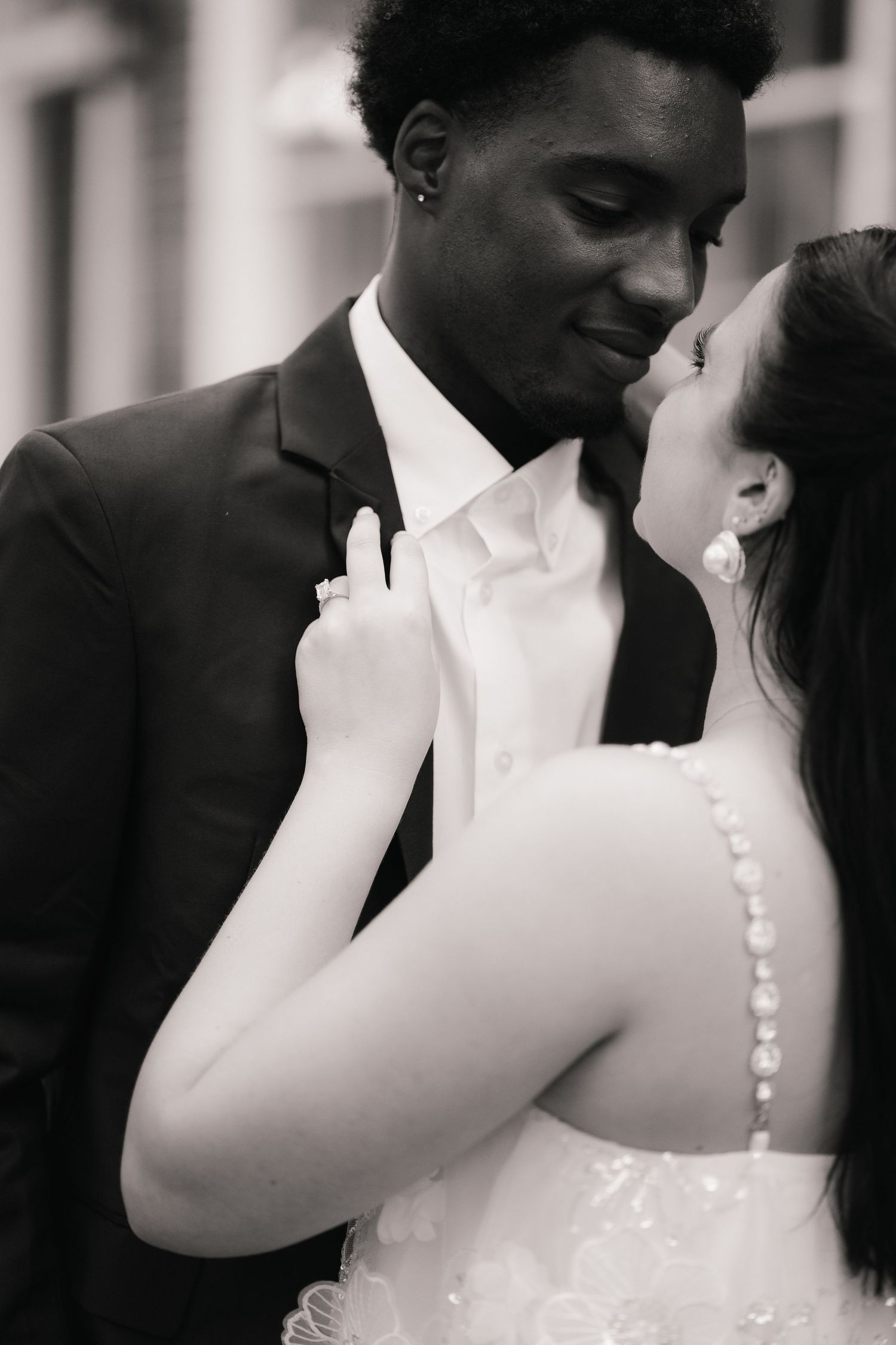 Engagement session black and white, elegant