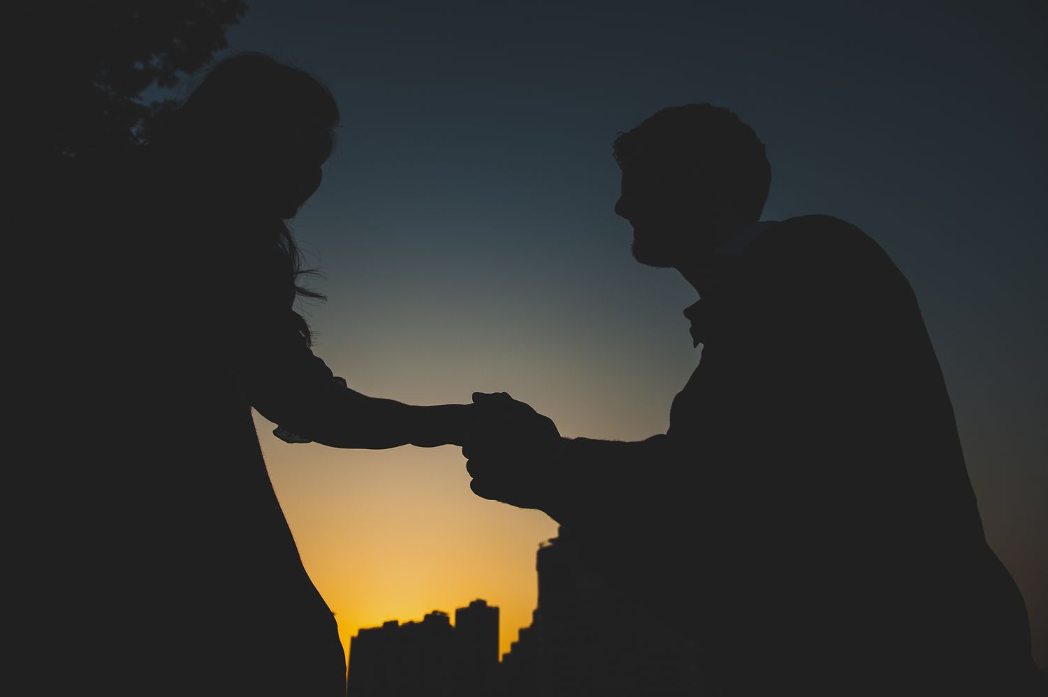 Sunset silhouette engagement portrait with golden sky in Seoul, cinematic couples photography with dramatic backlighting