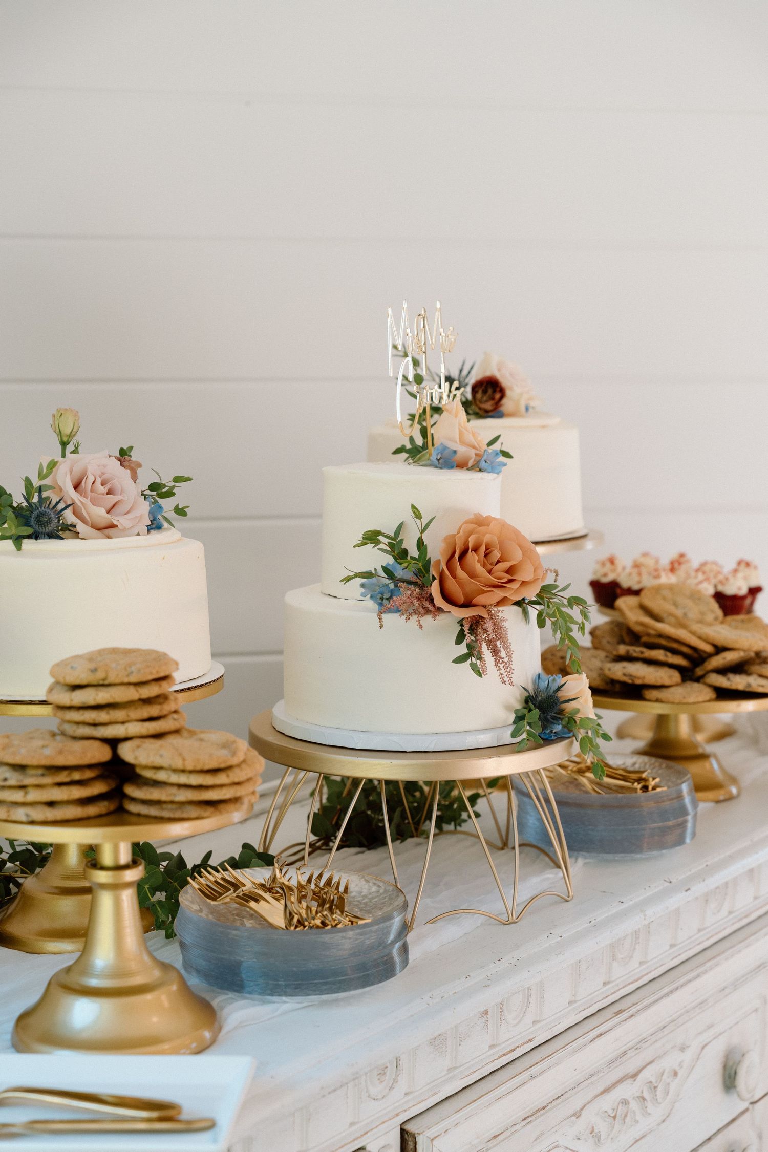 Timeless wedding photos at The Wilds wedding venue in Bloomington, Indiana.