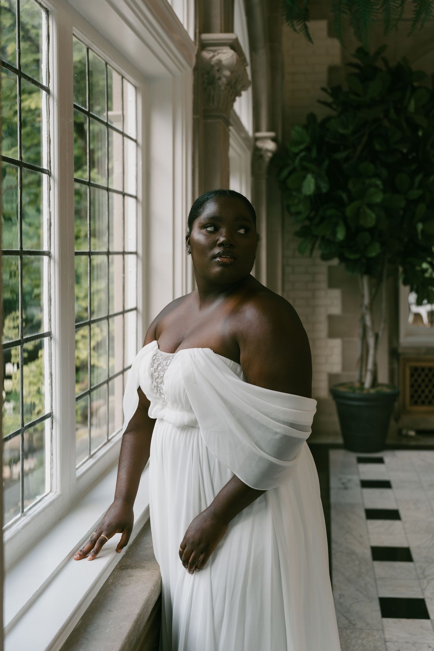 Editorial bridal photos at Laurel Hall in Indianapolis, Indiana.