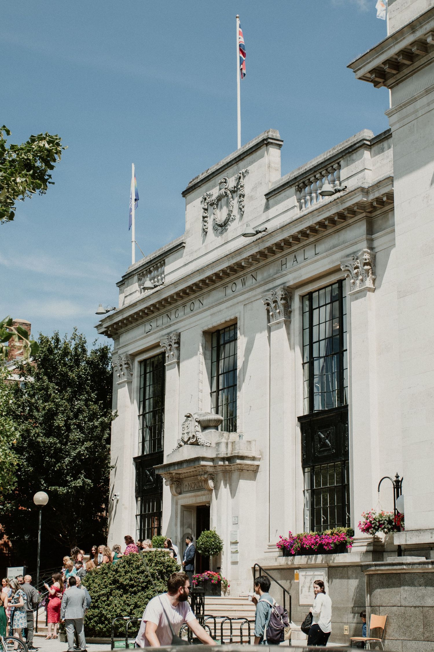 Islington Town Hall wedding photographer
registry office wedding London
Islington wedding ceremony
small London wedding photographer