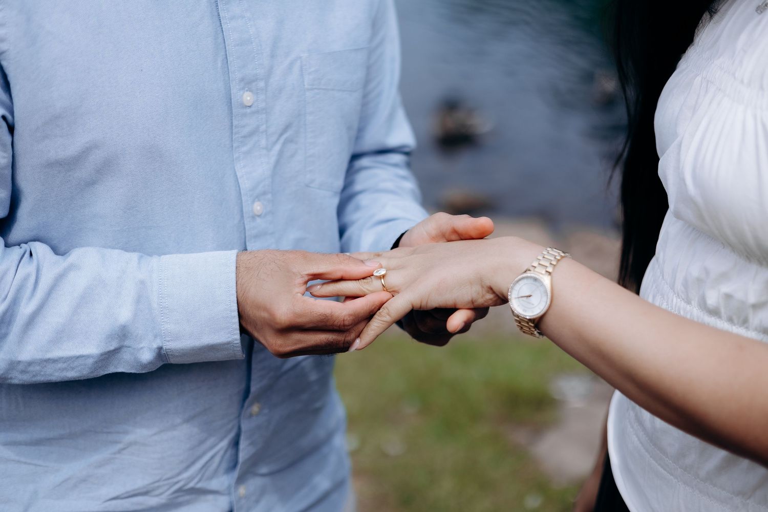 Outdoor Cotswolds proposal surrounded by nature.
