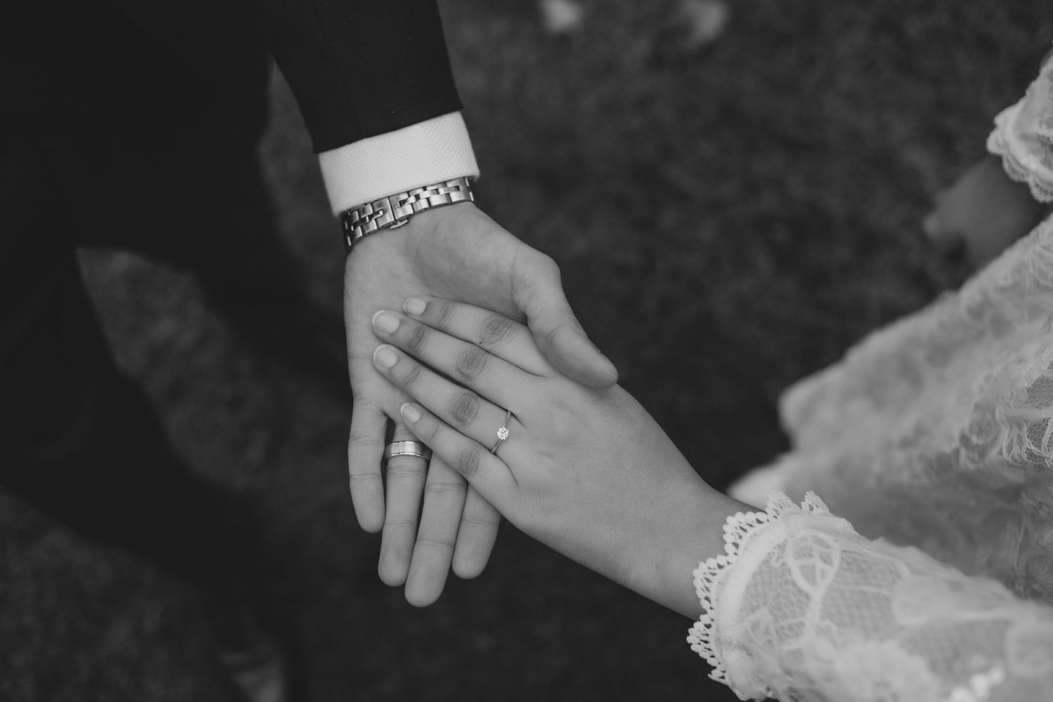 Cotswolds wedding photographer specialises in black and white photography.