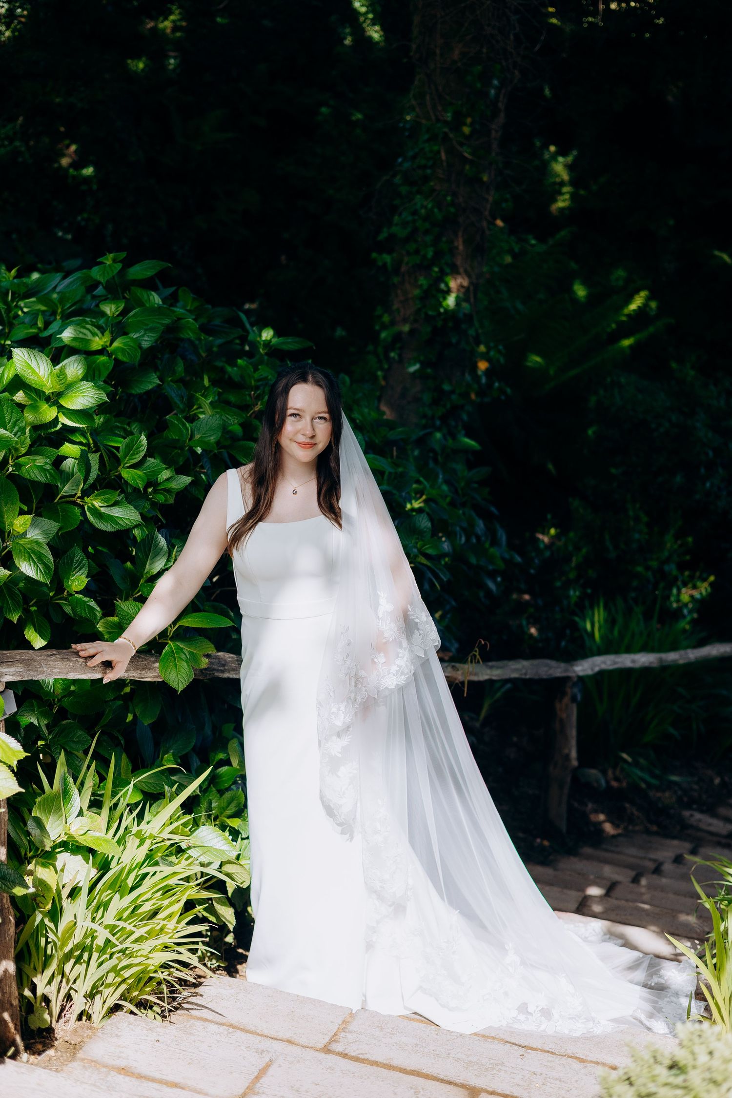 Cotswolds wedding photographer capturing wedding at Clearwell Castle Gloucestershire.