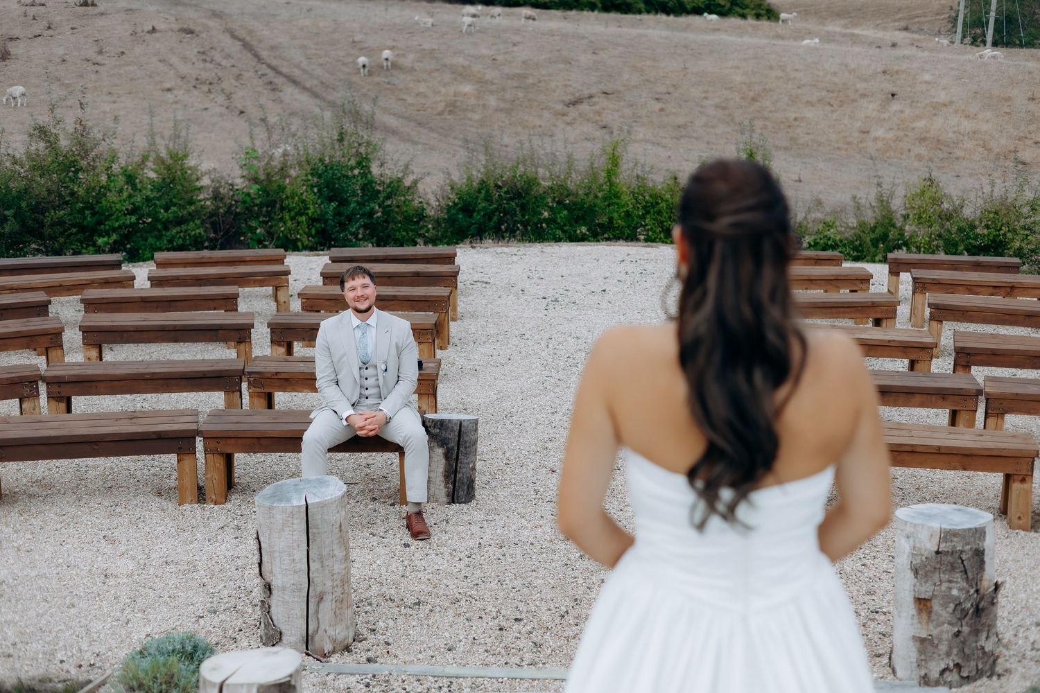 Romantic countryside wedding photographs in Gloucestershire.