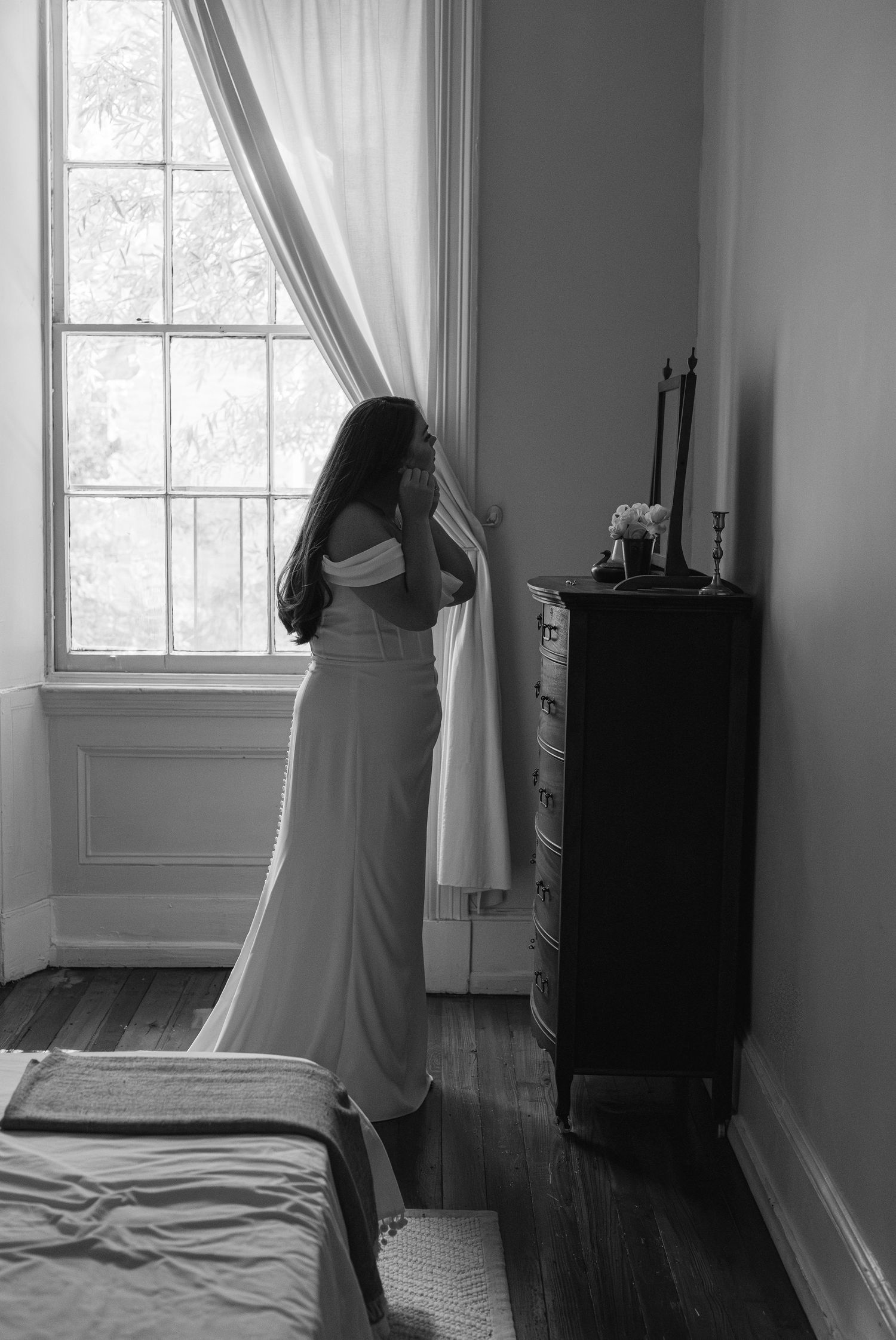 micro wedding bride putting on earrings at Vaux Philadelphia
