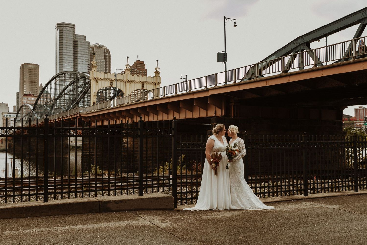 city wedding photo by ash coniglio photography, pittsburgh pennsylvania