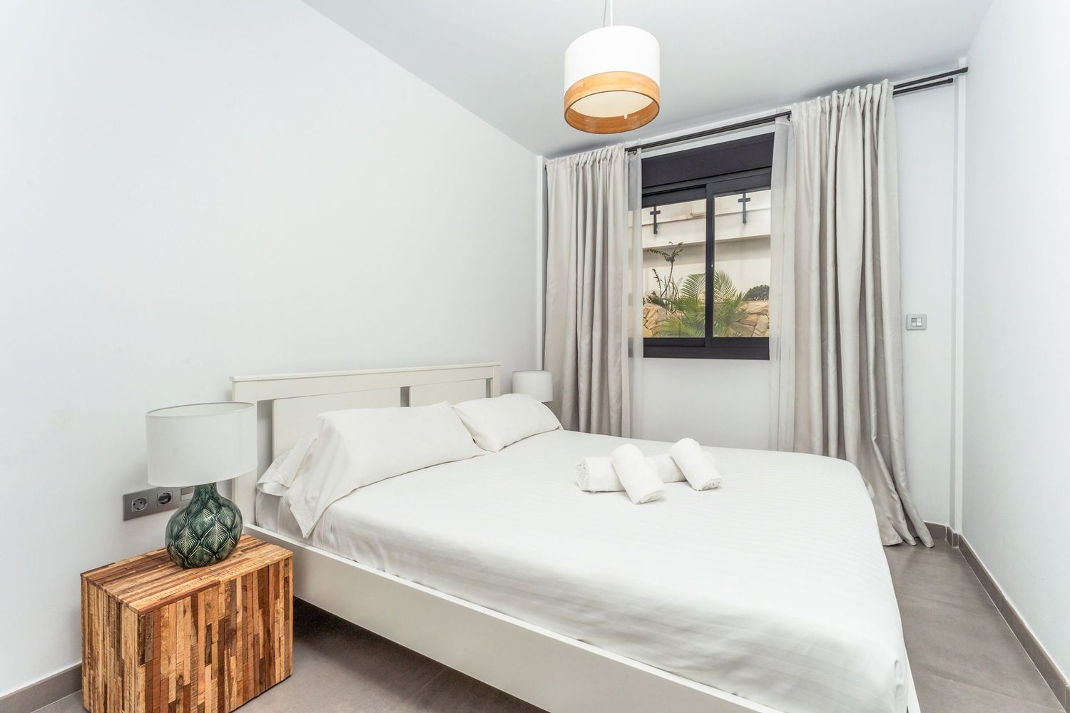 Bright and minimal bedroom captured for a real estate listing in Calpe. Natural light, clean lines, and airy layout.