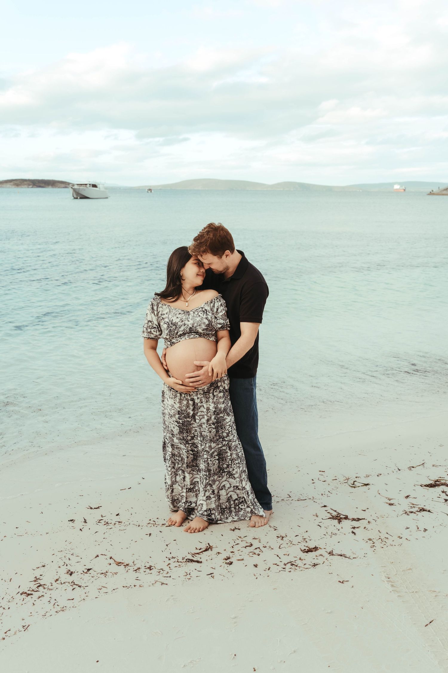 maternity picture beach couple love