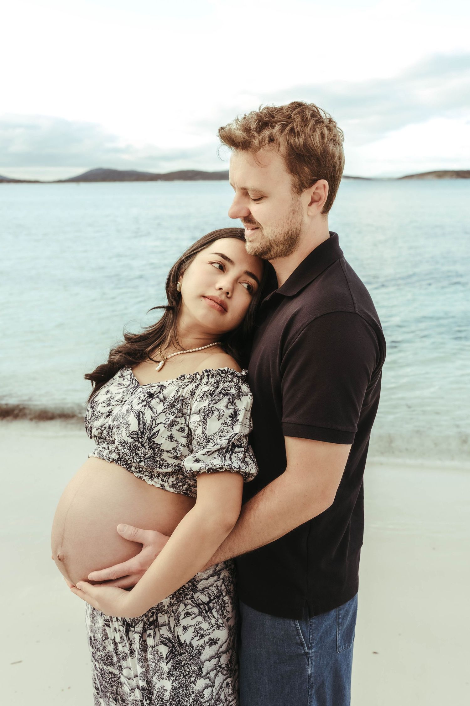 maternity picture beach couple love