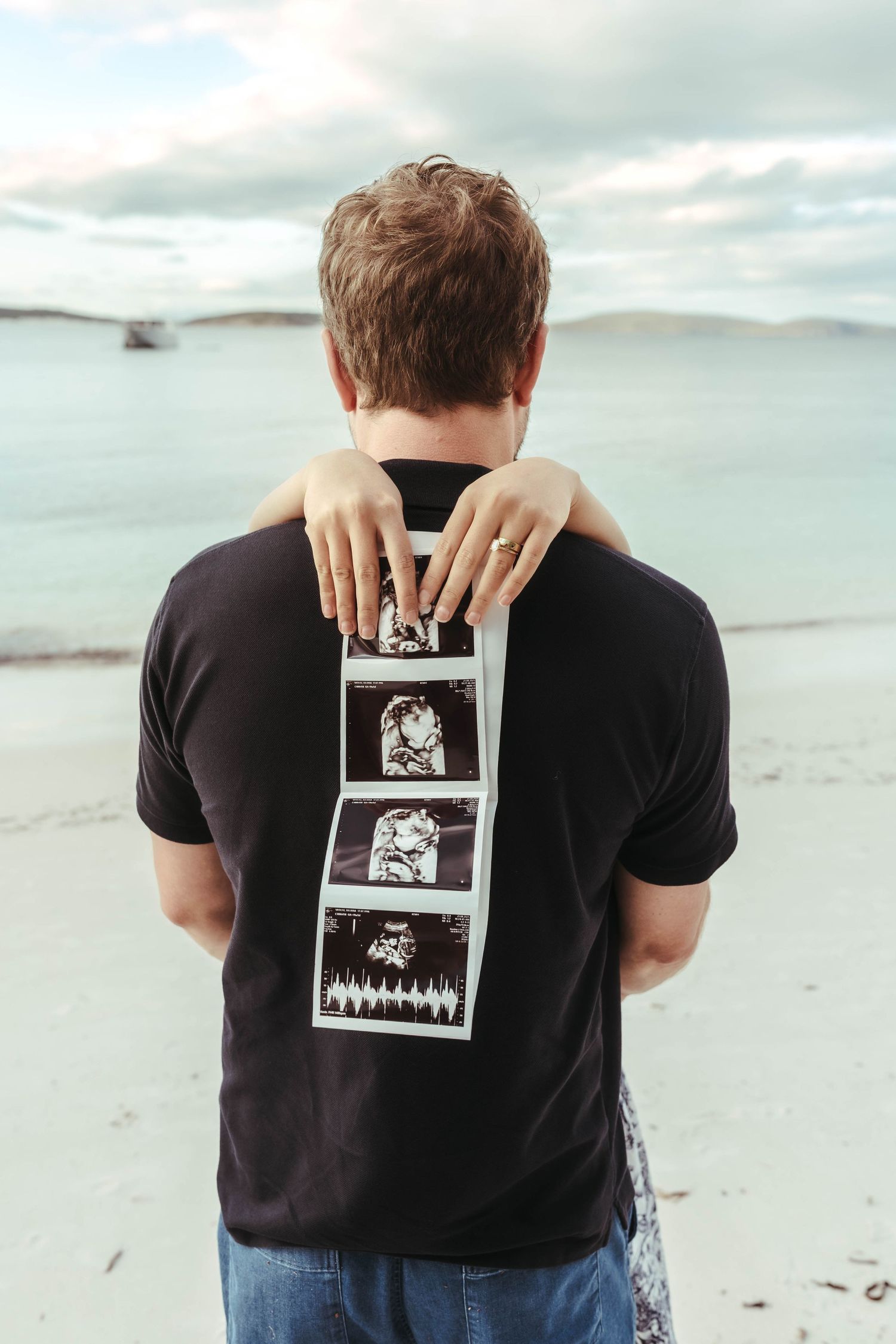maternity picture beach couple love sonogram