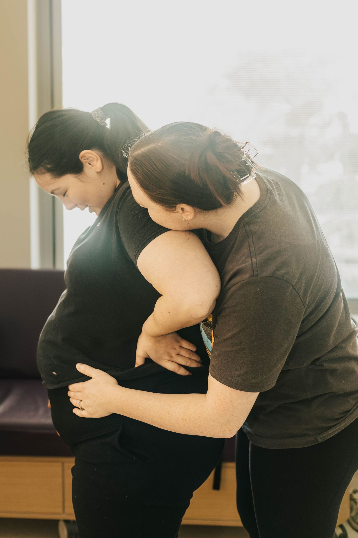 mother in labour birth photography